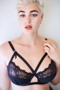 Stefania Ferrario Topless 02.jpg