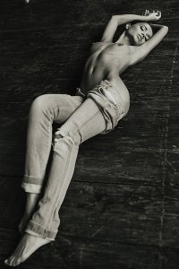 Ekaterina Zueva Naked 02.jpg