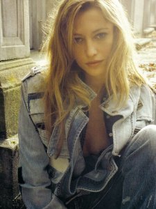 Noot Seear Naked 03.jpg