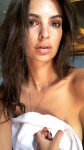 Emily Ratajkowski Topless 2.jpg