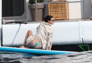 Kourtney Kardashian & Kendall Jenner Sexy New Photos 17.jpg