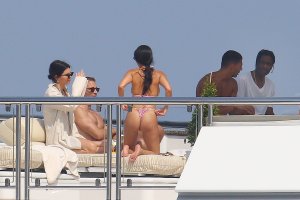 Kourtney Kardashian & Kendall Jenner Sexy New 59.jpg
