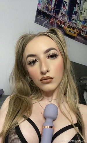 toninicoleox-04-05-2021-2100732302-This toy is my new best friend, wait until later to see how...jpg