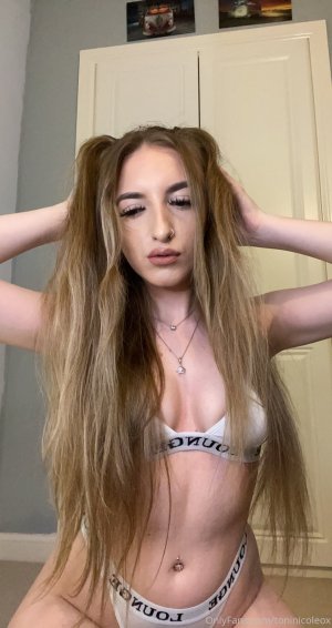 toninicoleox-31-03-2021-2070192440-Gained a little weight on the belly and the boobs since bei...jpg