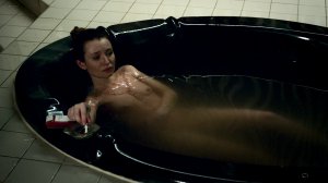 Emily_Browning_-_American_Gods__2017__s1e5_HD_1080p_web.00_00_48_03.Still002.jpg