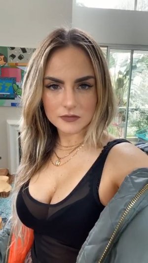 504full-joanna-'jojo'-levesque.jpg