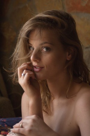 0225-12 thefappeningblog.com.jpg