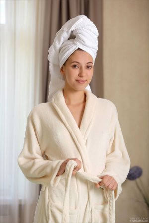 0006-04 thefappeningblog.com.jpg