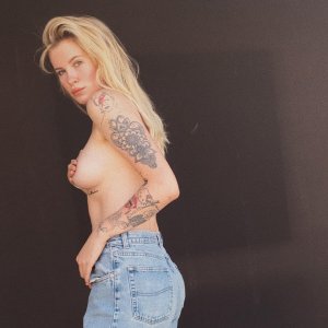 Ireland Baldwin Topless.jpg