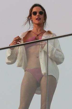 alessandra-ambrosio_thefappeningblog.com_0006.jpg