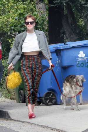 Tallulah-Willis---Seen-while-out-with-her-sister-Scout-in-los-Angeles-10.jpg