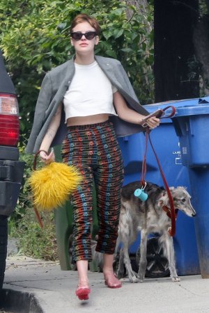 Tallulah-Willis---Seen-while-out-with-her-sister-Scout-in-los-Angeles-09.jpg