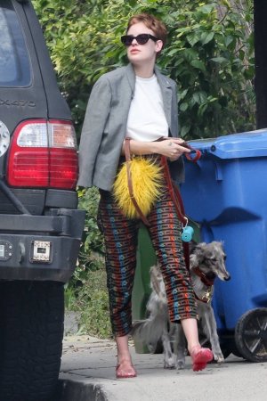 Tallulah-Willis---Seen-while-out-with-her-sister-Scout-in-los-Angeles-08.jpg