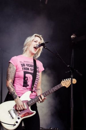 6e412dbe6384f66989749107bccab246--hardcore-girls-brody-dalle.jpg
