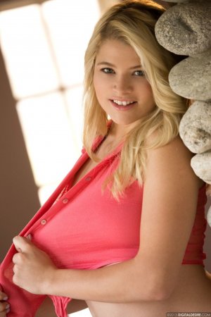 ellery-corrin-1269-03 thefappeningblog.com.jpg