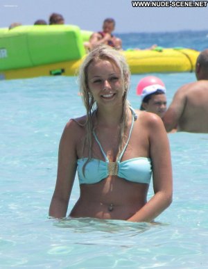 sacha-parkinson-cute-babe-posing-hot-blonde-bikini-beach-17.jpg