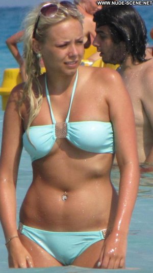 sacha-parkinson-cute-babe-posing-hot-blonde-bikini-beach-15.jpg
