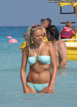 sacha-parkinson-cute-babe-posing-hot-blonde-bikini-beach-14.jpg