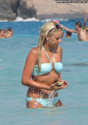 sacha-parkinson-cute-babe-posing-hot-blonde-bikini-beach-12.jpg