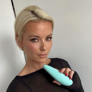 1_Made-in-Chelsea-Liv-Bentley-star-poses-with-Marilyn-Monroe-inspired-vibrator.jpg