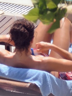 christine-bleakley-nipple-slip-on-a-beach-paparazzi-pics-1.jpg