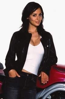Natalie-Imbruglia-natalie-imbruglia-262386_214_325.jpg
