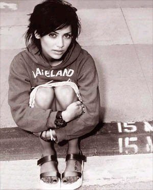 Natalie-Imbruglia-natalie-imbruglia-262391_300_373.jpg