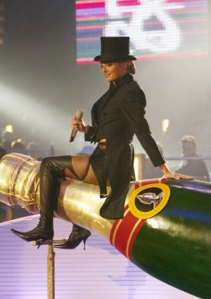 740full-cat-deeley (6).jpg