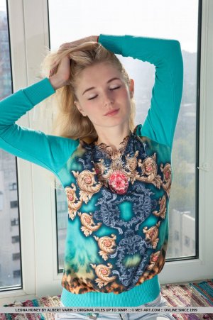 leona-honey-renies-01 thefappeningblog.com.jpg