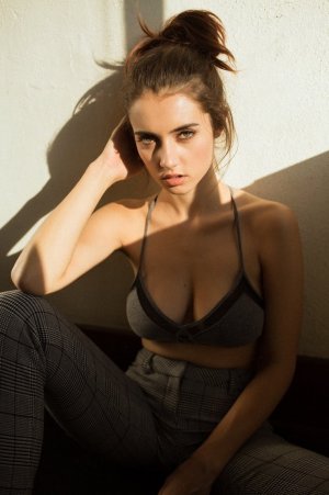 740full-sarah-curr (2).jpg