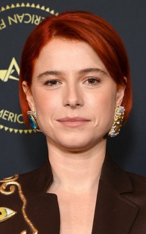 jessie-buckley-hairstyles-20230113-Calhoun-Copy.jpg