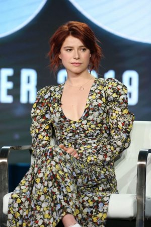 1667212710_37-mykaleidoscope-ru-p-jessie-buckley-krasivo-37.jpg