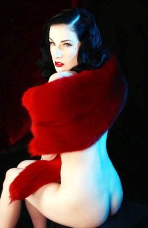 mywife-dita-von-burlesque.jpg