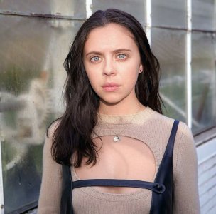 Bel-Powley-nude-sexy-topless-hot-cleavage-naked15-1.jpg