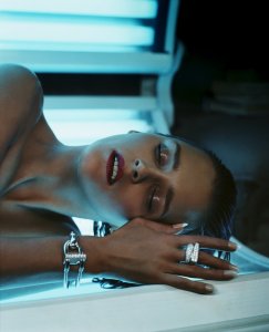 Carmen Kass Topless 05.jpg