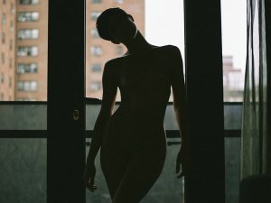 Fo Porter Naked 03.jpg