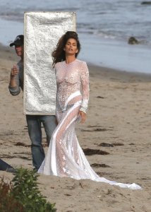 Cindy Crawford Topless 01.jpg