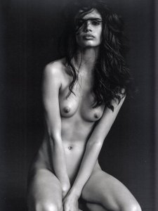 Sara Sampaio Naked 08.jpg