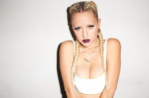 Brooke Candy Naked 07.jpg