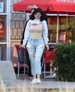 Kylie Jenner Sexy 13 thefappeningblog.com.jpg