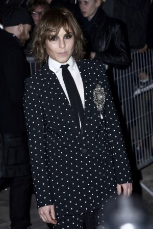 noomi-rapace-givenchy-fashion-show-2059061776.jpg