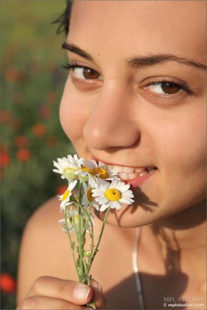 sima-little-flowers-04 thefappeningblog.com.jpg