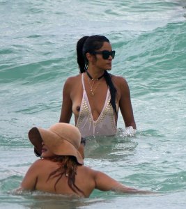 Claudia Jordan Nip Slip 2 thefappeningblog.com.jpg