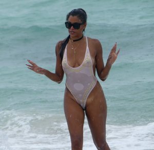 Claudia Jordan Nip Slip 10 thefappeningblog.com.jpg