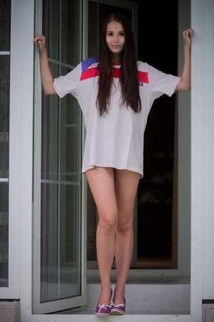 pool-fun-starring-vanessa-angel-01 thefappeningblog.com.jpg