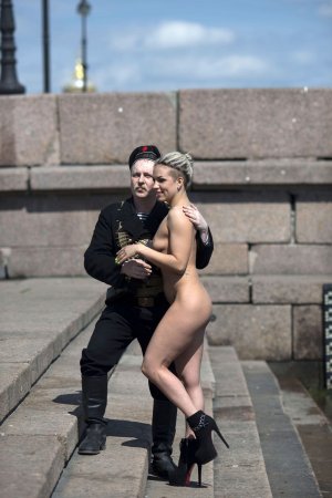 0002-04 thefappeningblog.com.jpg