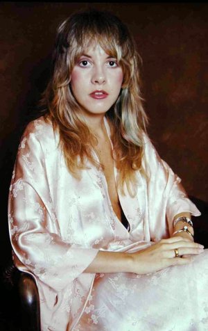 Stevie Nicks, 1970s (2).jpg