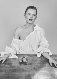 Guinevere Van Seenus Sexy Topless 6 thefappeningblog.com.jpg