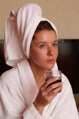 busty-bombshell-sybil-cools-down-her-hot-body-by-undressing-02 thefappeningblog.com.jpg