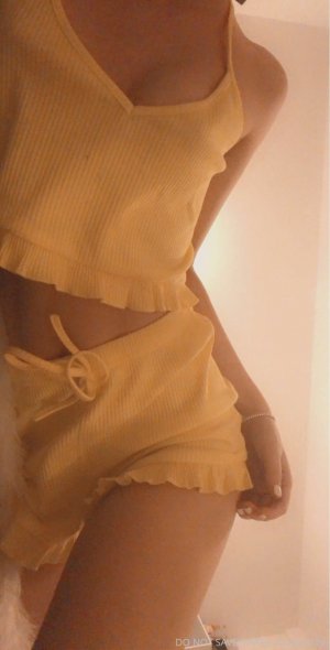 annabethhh-10-08-2020-90484627-take it off me.jpg